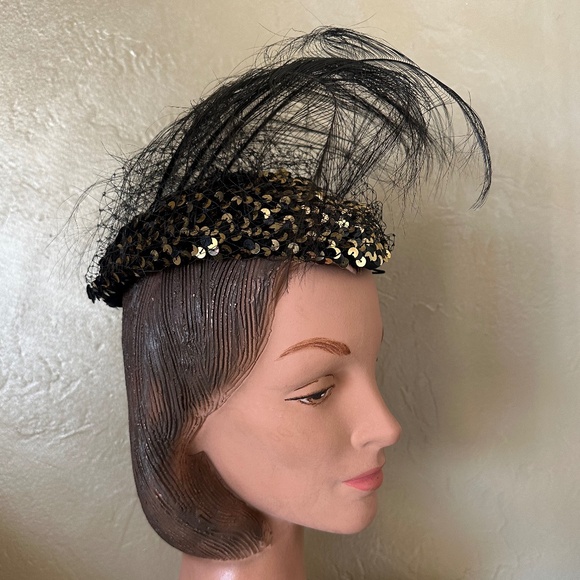 FASHIONABLE 1950s\' COCKTAIL HAT + BLACK/GOLD SEQUINS & TALL FEATHERS main image 4